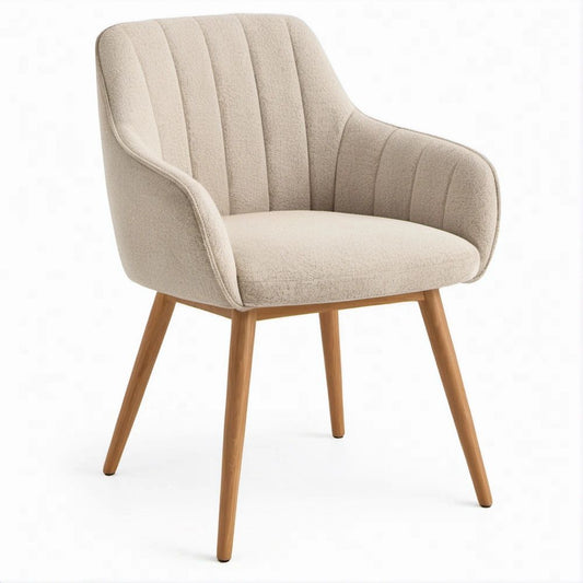 Sedia imbottita con braccioli in bouclé beige e gambe in legno naturale, 58 x 62 x 85 cm